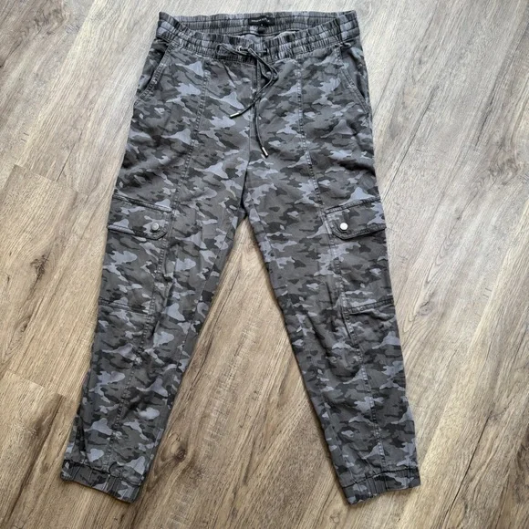 Banana Republic Gray Camouflage Cargo Joggers - Size Small - Picture 1 of 13